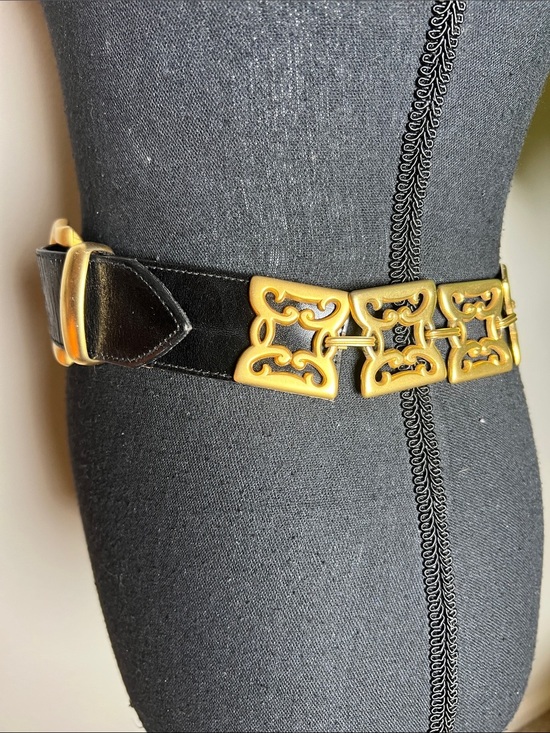 ESCADA Avignon Vintage Black Leather Gold Buckle Decorative Square Chain Link S main image 15